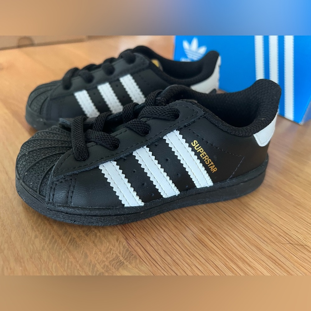 Toddler Boys Adidas Superstar - Size 6